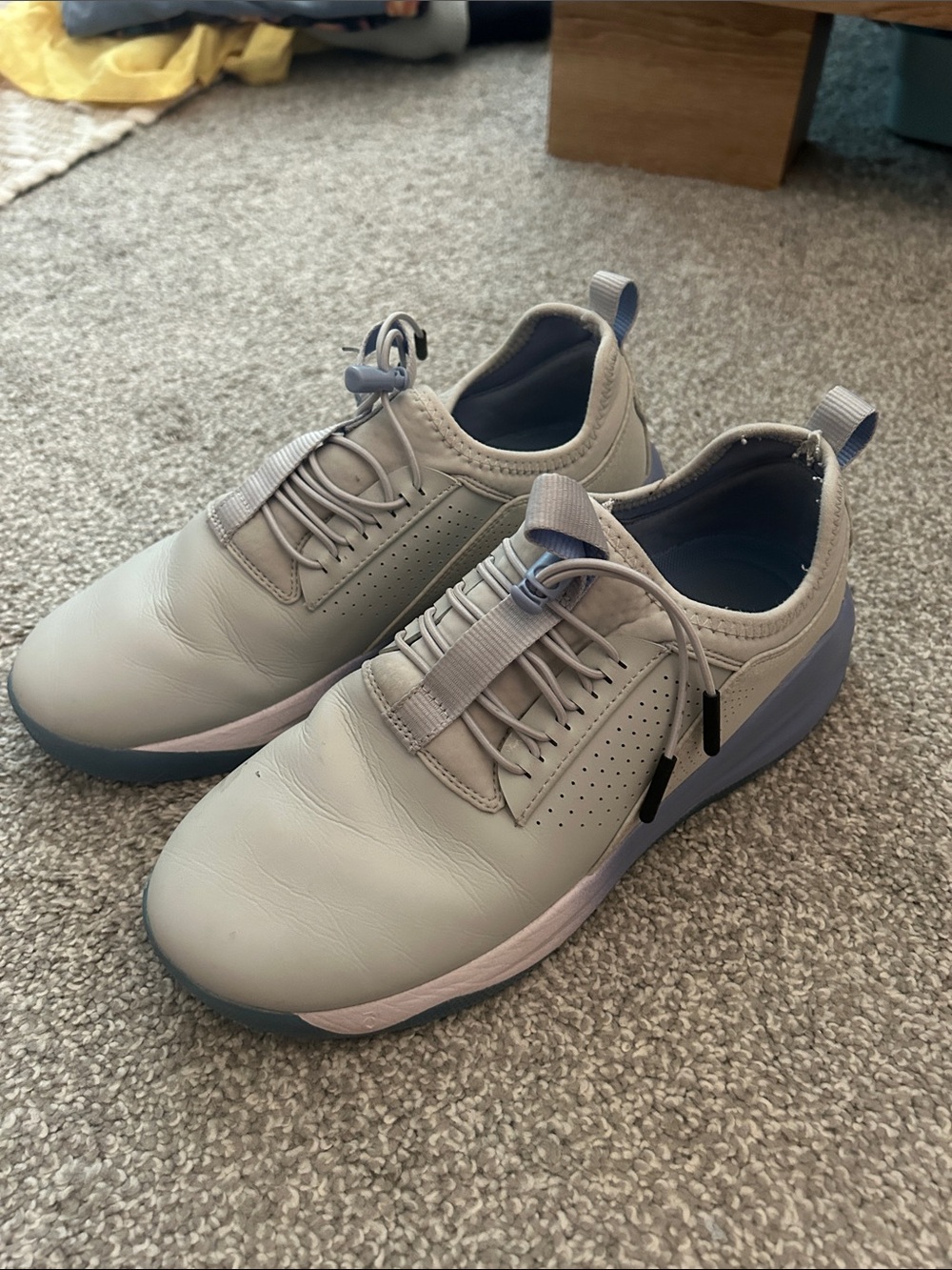 Cloves Clinical Shoes Size 8 - One area with slight pink stain